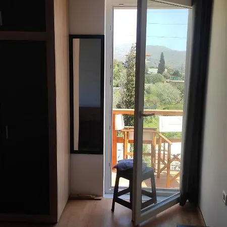 Tsitsinos Maisonette House