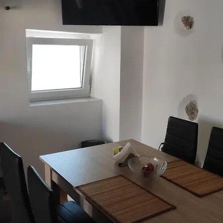 Tsitsinos Maisonette House