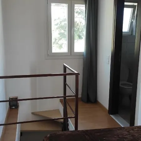 Tsitsinos Maisonette House *
